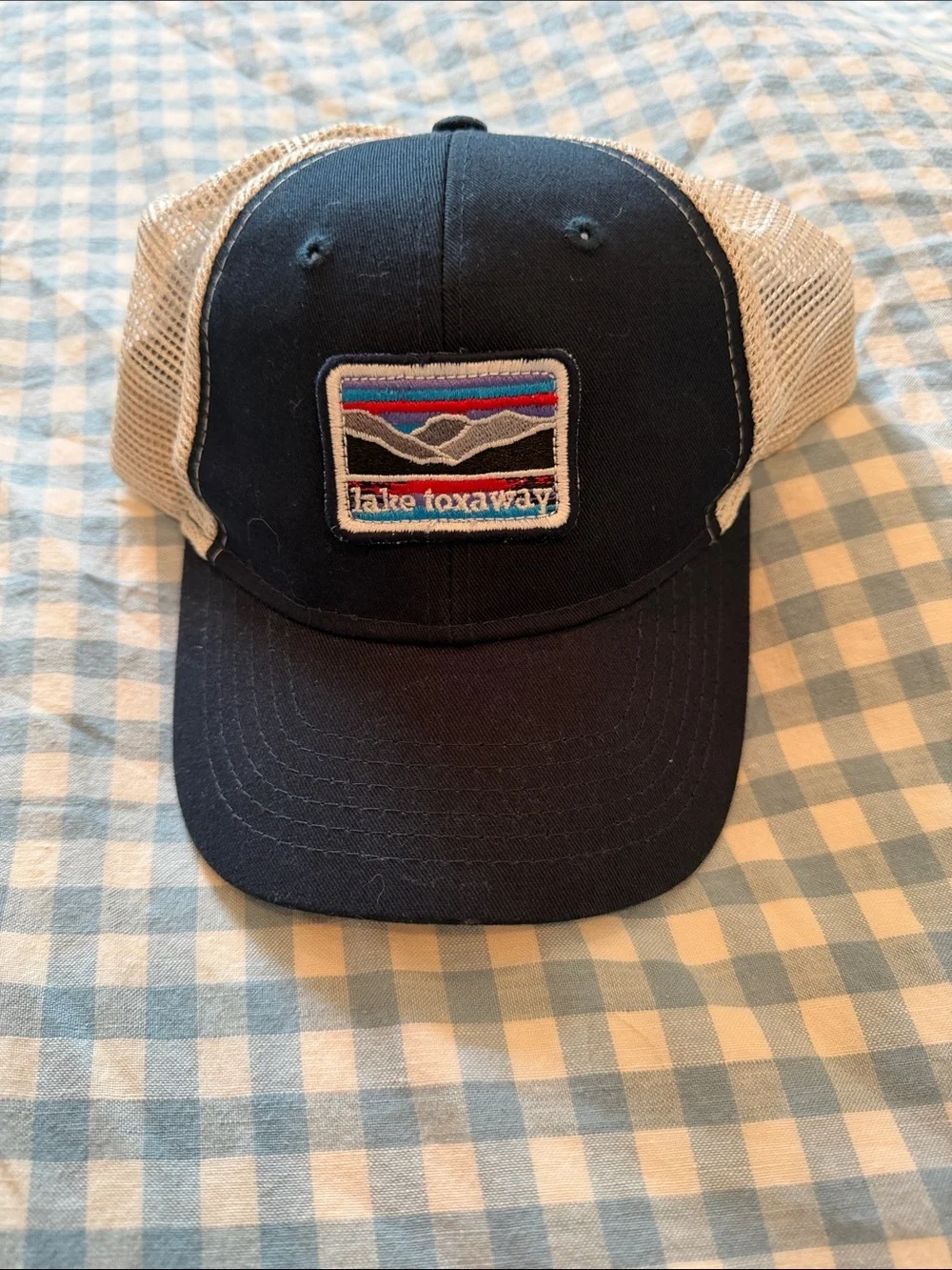 Youth lake toxaway mesh trucker hat, EUC